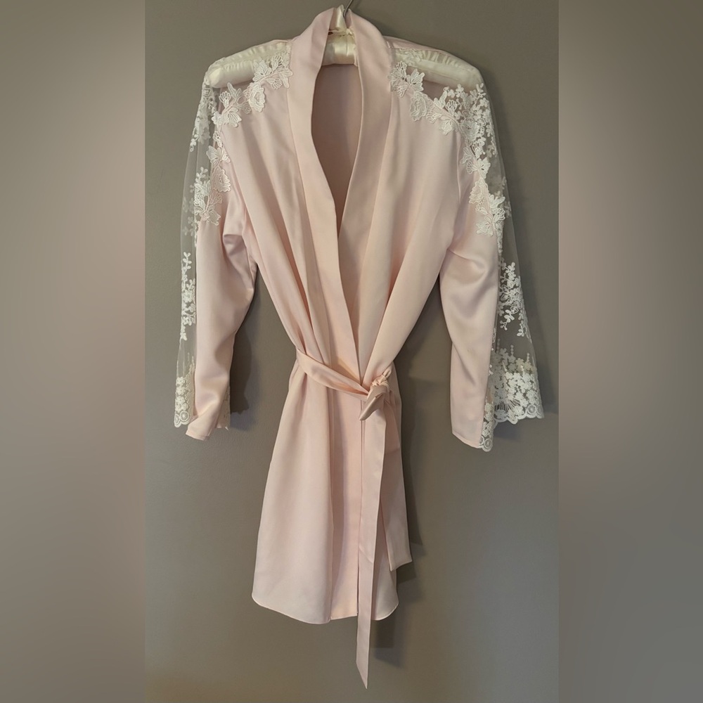 Elegant Lace Sleeve Petal Ballet Pink Robe Shortie Honeymoon Lingerie Luxurious
